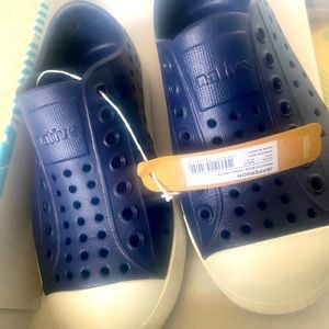 Native Jefferson Water Friendly Slip-On Vegan Sneaker Kids size 10